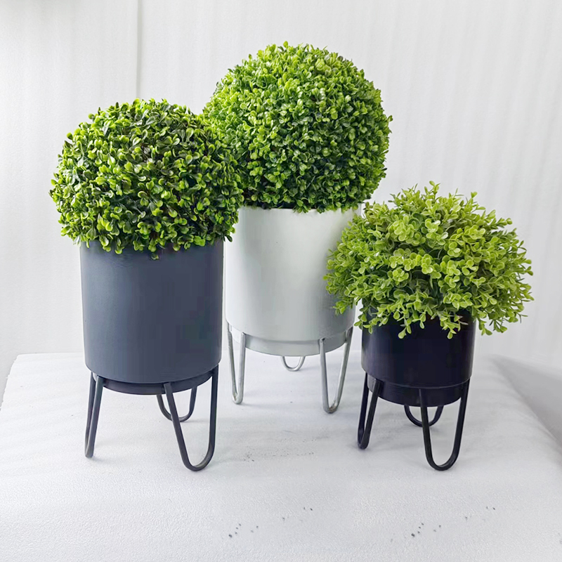 Plastic potted plants-16